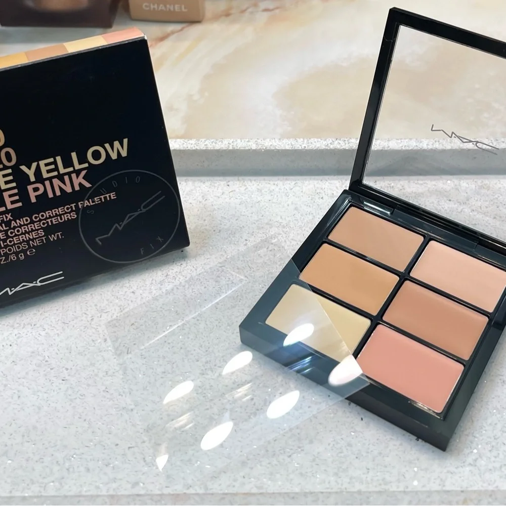 MAC ~ ‘LIGHT’ ~ Studio Fix Conceal & Correct Palette ~ Full Size 6 g ~ NIB - Picture 2 of 16